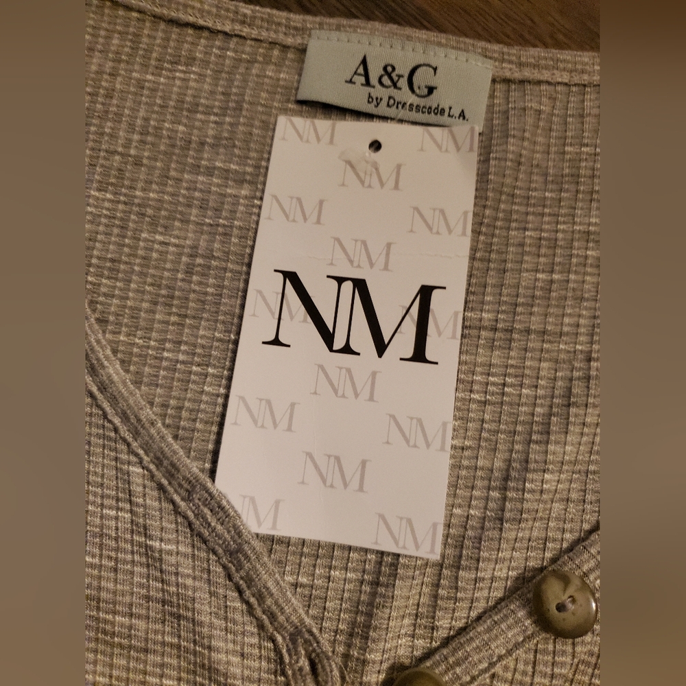 A&G Henley Bodysuit Size Medium NWT - Picture 3 of 7